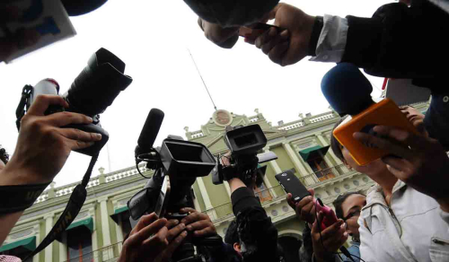 Periodistas reclaman una “relación respetuosa” a un candidato