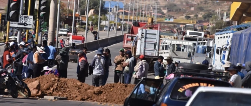 Más de 10 puntos de bloqueo aíslan Cochabamba del resto del país