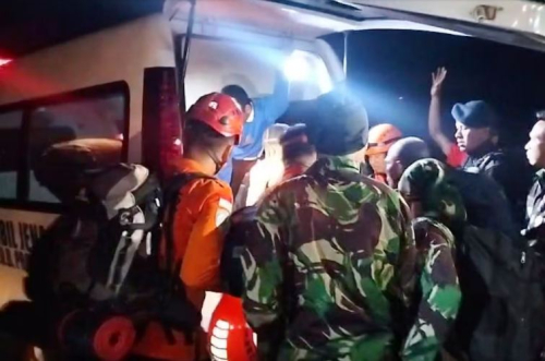 Los rescatistas de Indonesia recuperaron el cuerpo de la joven brasileña que murió tras caer en un volcán
