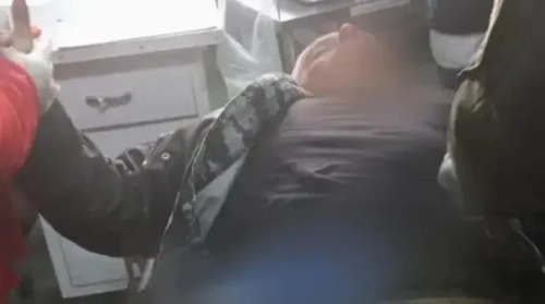 Violento enfrentamiento en ruta al occidente deja a un subteniente policial gravemente herido en Cochabamba