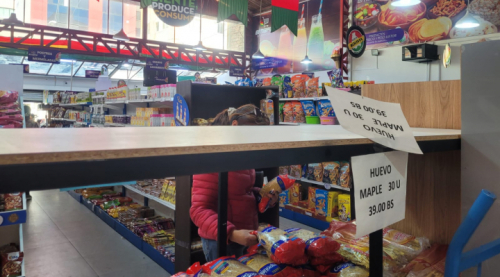 Las filas comienzan de madrugada en Emapa y los alimentos básicos se agotan en pocas horas