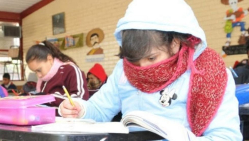 Oruro amplía el horario de invierno en colegios por descenso de temperaturas