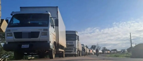 Carretera expedita en Pailón; pobladores amplían el cuarto intermedio hasta el martes