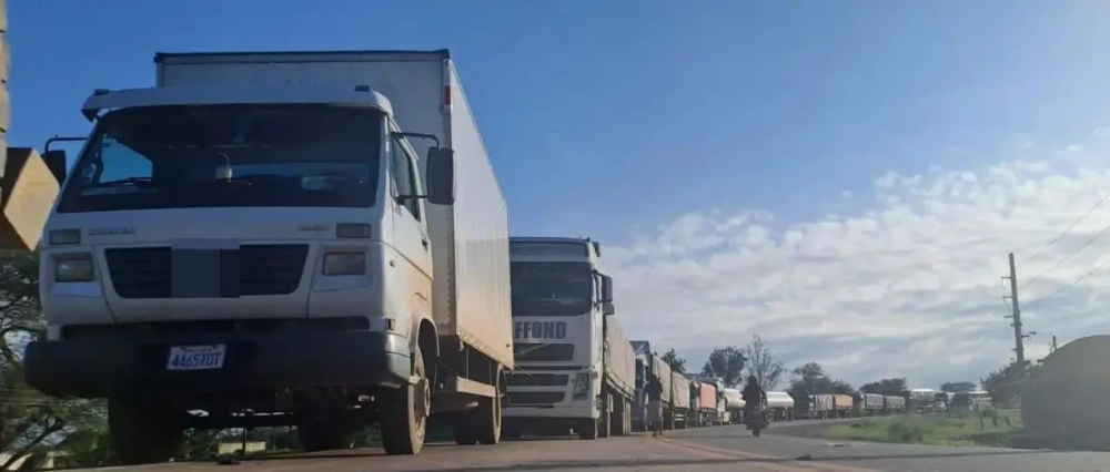 Carretera expedita en Pailón; pobladores amplían el cuarto intermedio hasta el martes