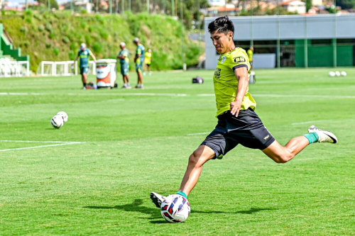 Miguel Terceros entrena con normalidad en América MG mientras espera la resolución del Tribunal Deportivo