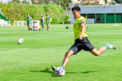 Miguel Terceros entrena con normalidad en América MG mientras espera la resolución del Tribunal Deportivo