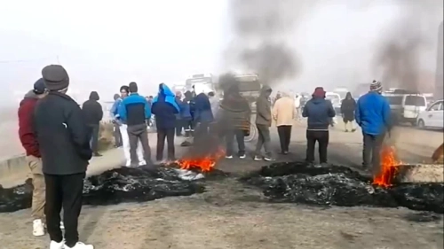 Transportistas bloquean carreteras en La Paz por falta de combustible