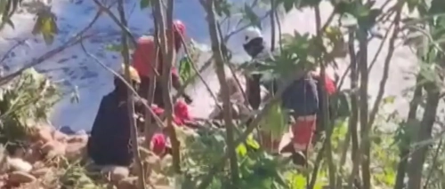 Rescatan un cuerpo sin vida que fue encontrado en un canal de drenaje en Santa Cruz