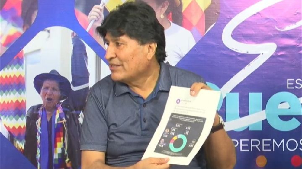 Evo Morales pública encuestas en su programa pese a la prohibición del TSE