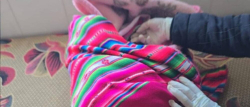 Abandonan a una bebé de 10 horas de nacida cerca de la carretera en Viacha