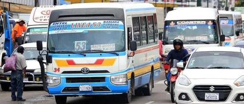 Transportistas advierten con paro nacional de 24 horas, tras dar plazo al Gobierno para solucionar la escasez de combustible