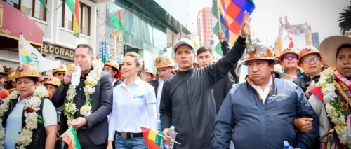 Andrónico no logra inscribirse como candidato y sus seguidores alistan una acción de cumplimiento que apunta al TSE