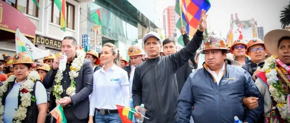 Andrónico no logra inscribirse como candidato y sus seguidores alistan una acción de cumplimiento que apunta al TSE