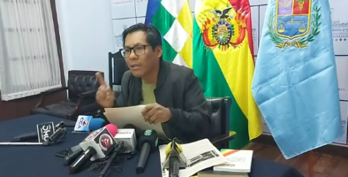 Diputado evista a Del Castillo: «Ese gallo es corrido, no puede enfrentarse a un gallo fino como Evo»