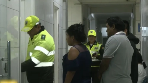 Arrestan a padres de la menor que cayó de un vehículo en marcha en Santa Cruz